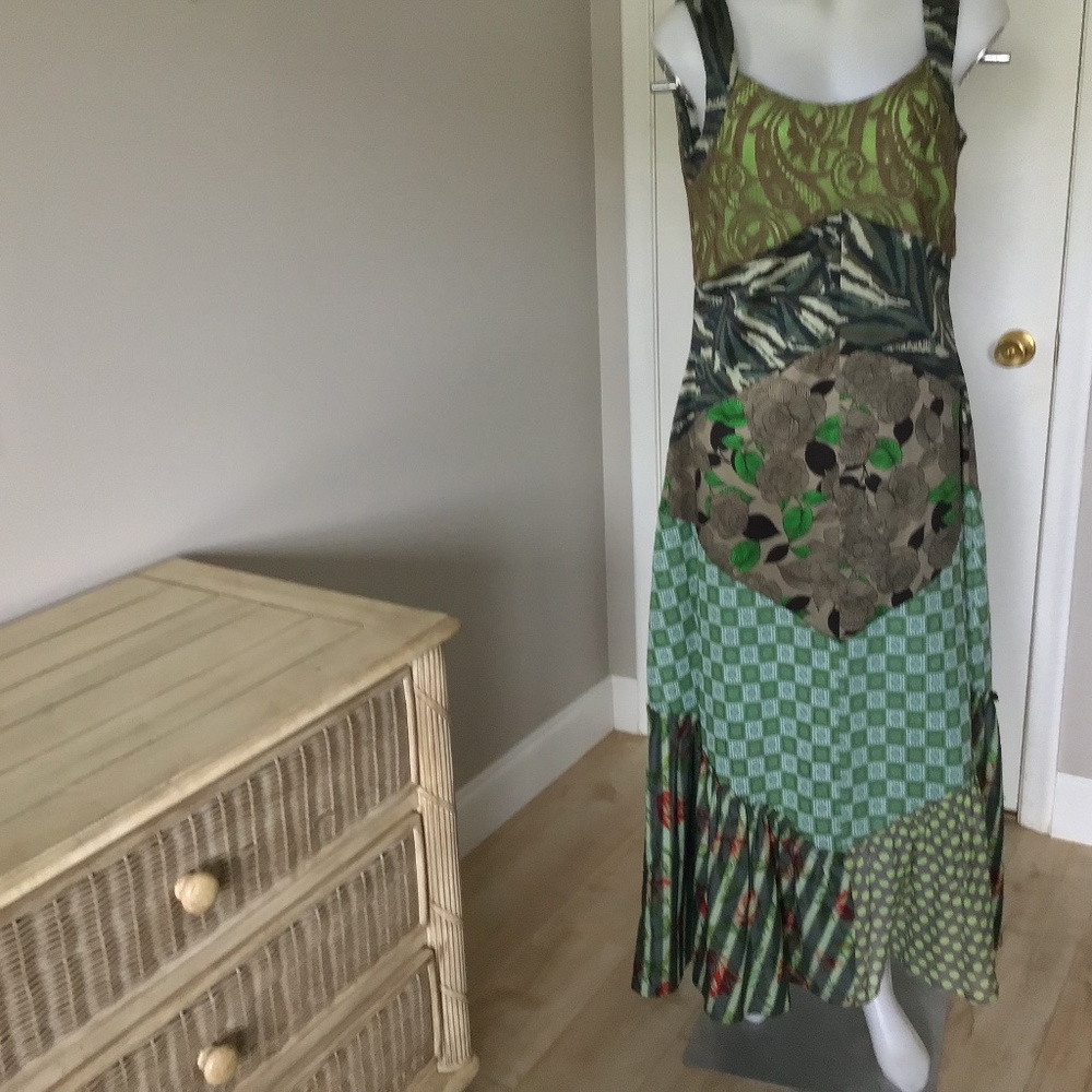 SAVE THE QUEEN brand new dress size L